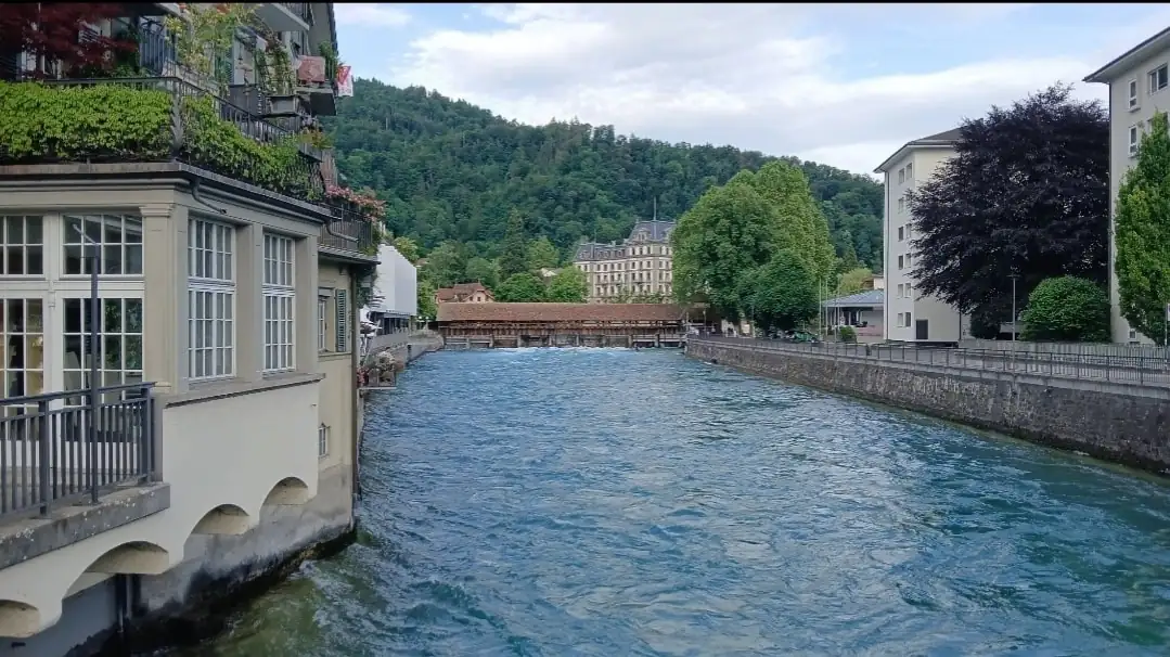 Lake + Cloy Bridge + Thun + Castle Tour Bern, Thun — Happy Tour Switzerland (58)