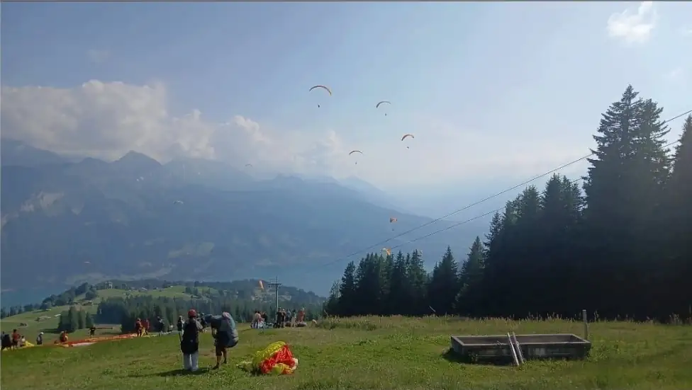 Paragliding Interlaken Switzerland Interlaken — Happy Tour Switzerland (5)