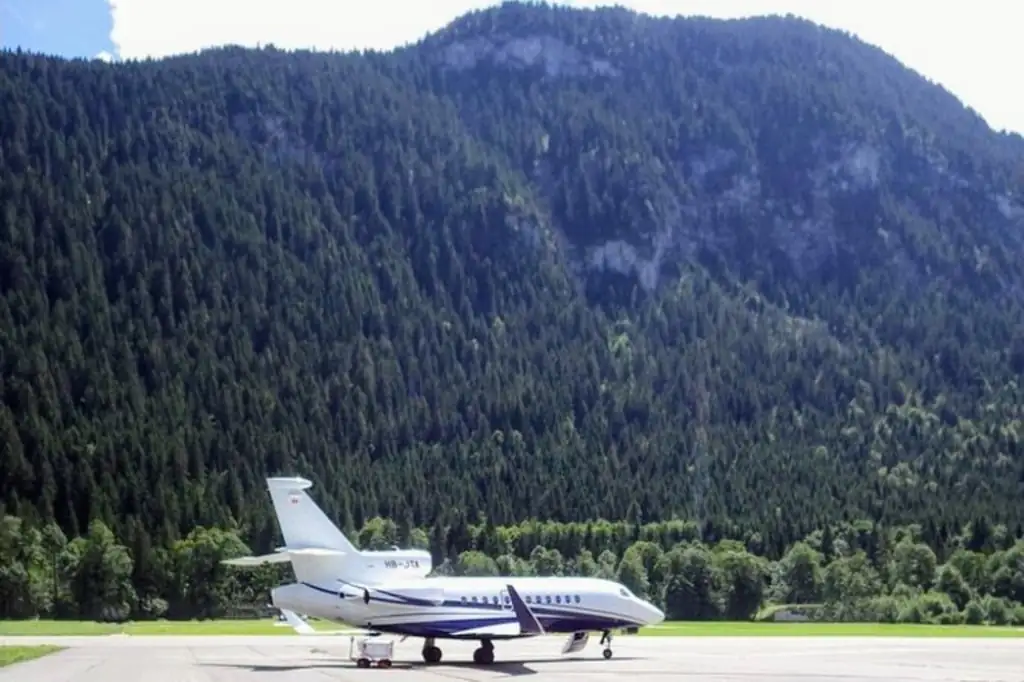 Private Transfer To Geneva Airport From Bern, Thun, Spiez And Interlaken — Lakes private tour, Switzerland
