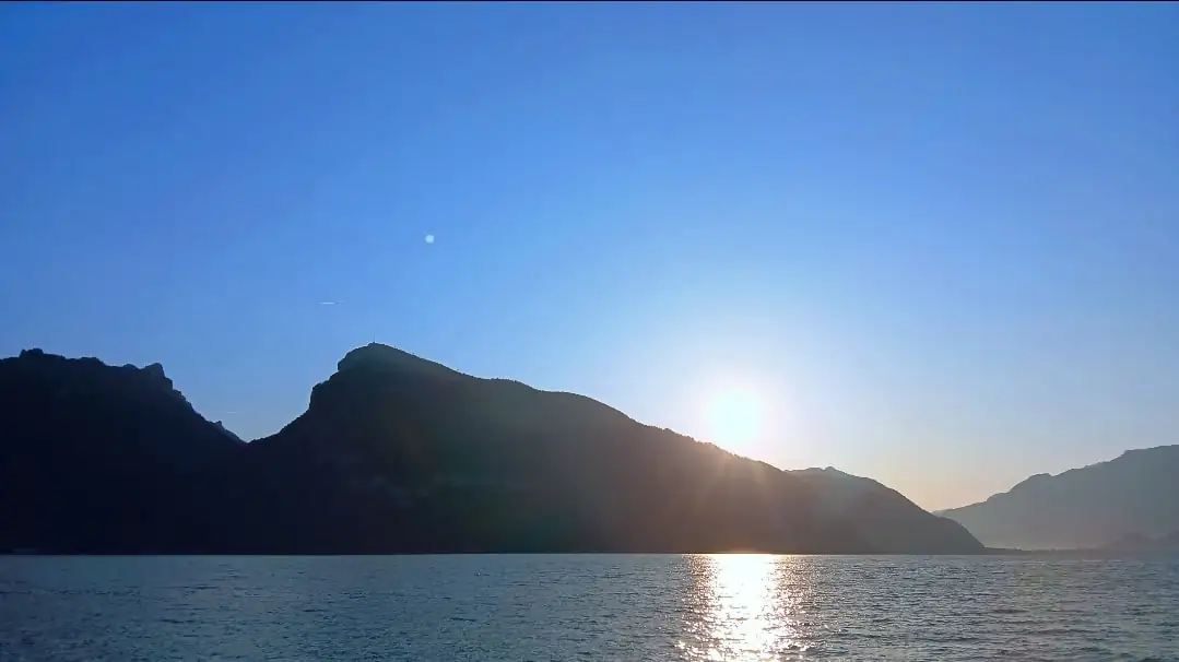 Sunrise Tour — Lakes private tour, Switzerland