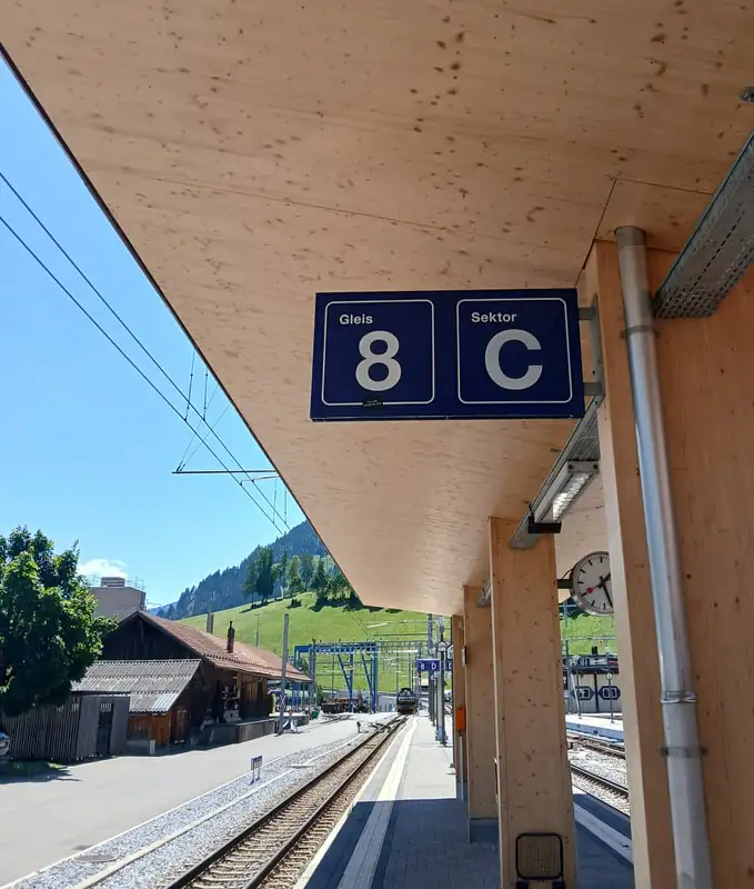Worlds Most Expensive Town Gstaad Bern, Thun — Happy Tour Switzerland (13)