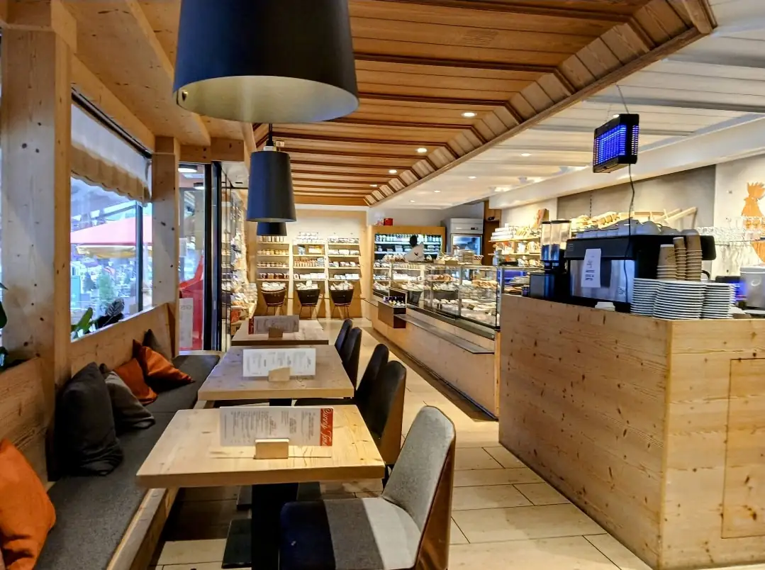 Worlds Most Expensive Town Gstaad Bern, Thun — Happy Tour Switzerland (34)