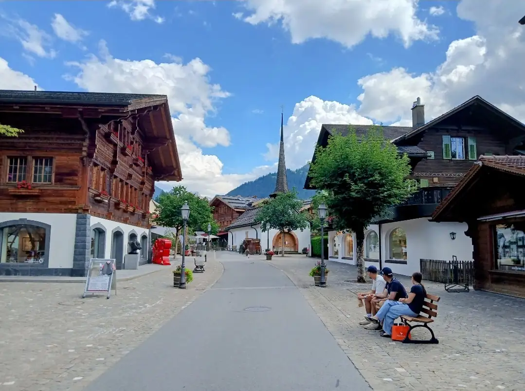 Worlds Most Expensive Town Gstaad Bern, Thun — Happy Tour Switzerland (24)