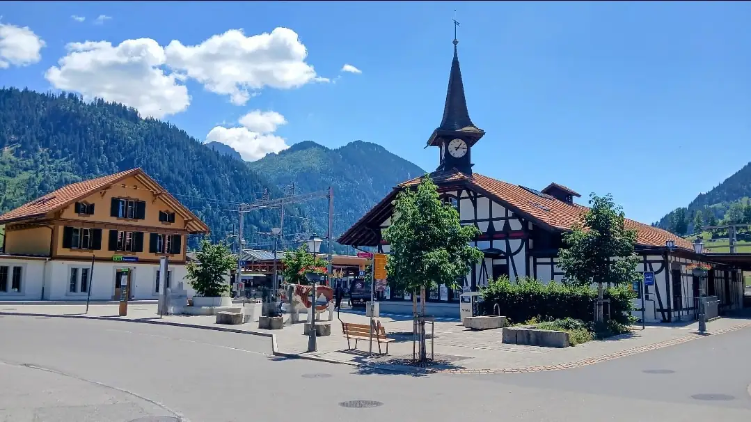 Worlds Most Expensive Town Gstaad Bern, Thun — Happy Tour Switzerland (9)