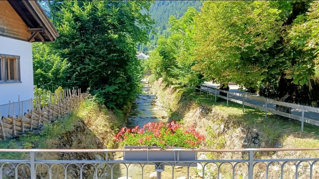 Worlds Most Expensive Town Gstaad Bern, Thun — Happy Tour Switzerland (8)