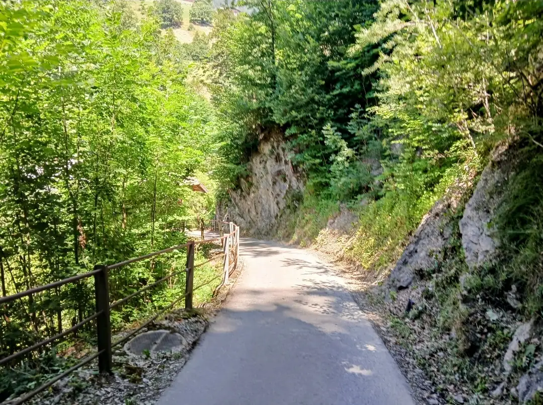 Worlds Most Expensive Town Gstaad Bern, Thun — Happy Tour Switzerland (6)