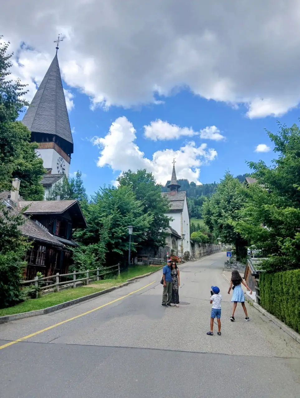 Worlds Most Expensive Town Gstaad Bern, Thun — Happy Tour Switzerland (20)