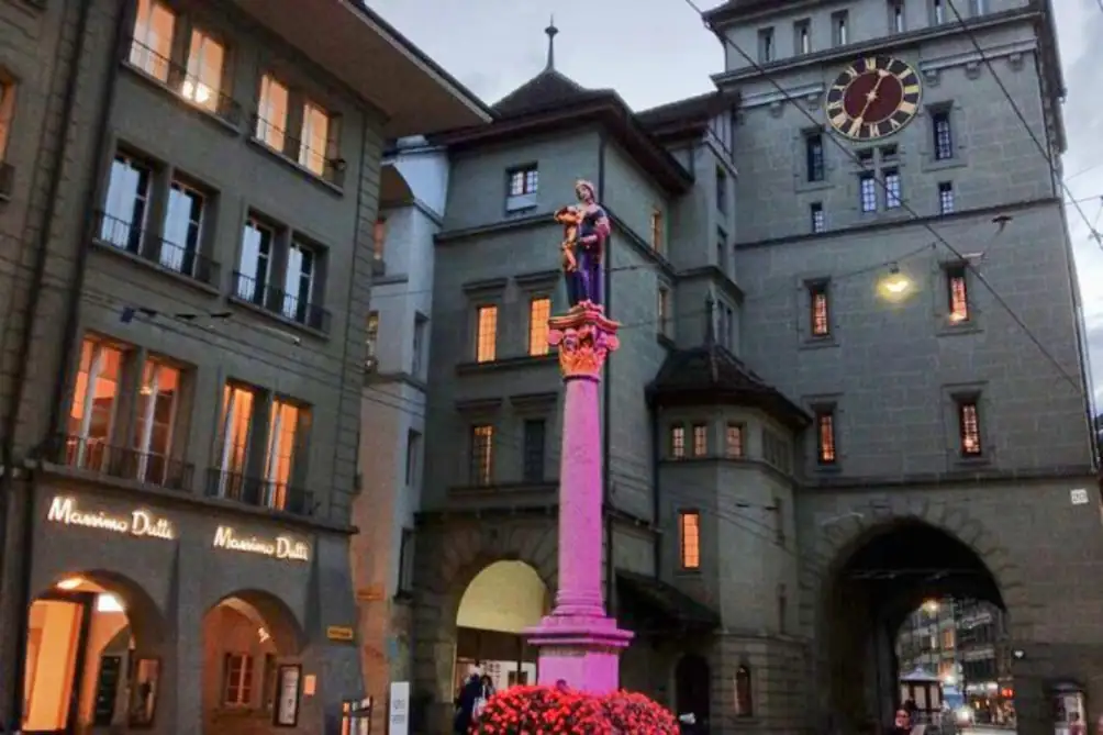 Bern Old Town Sightseeing Walking — Happy Tour Switzerland (28)