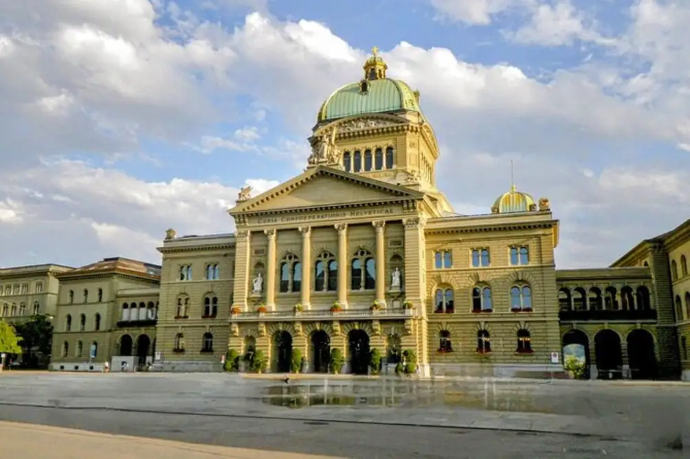 Bern Old Town Sightseeing Walking — Happy Tour Switzerland (31)